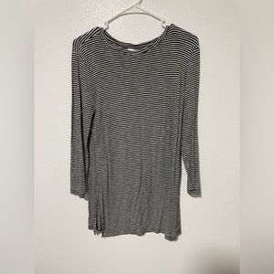 Old navy luxe. Small. Black and white